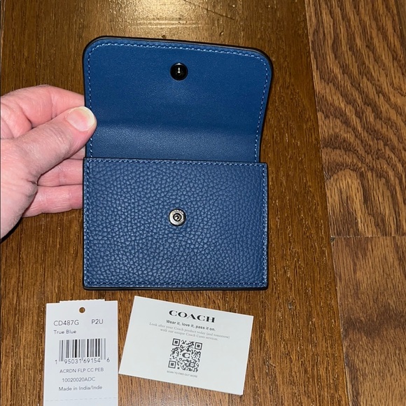 Coach new w/tags Blue Pebble Leather accordion card case. - Picture 3 of 9